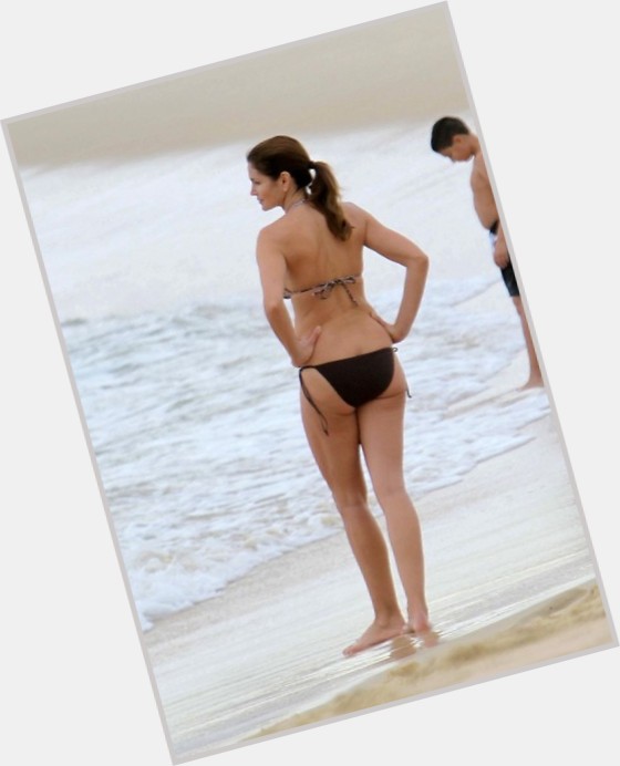 Cindy Crawford shirtless bikini