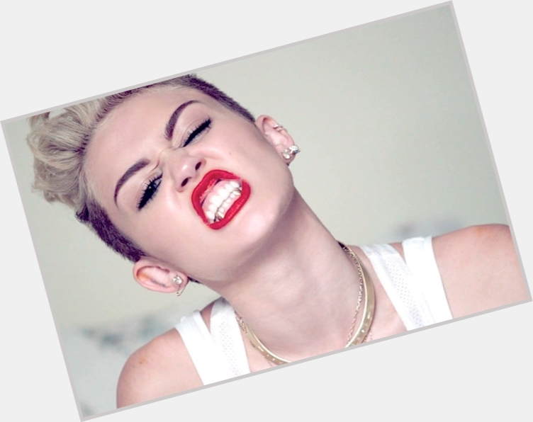 Miley Cyrus full body 1.jpg