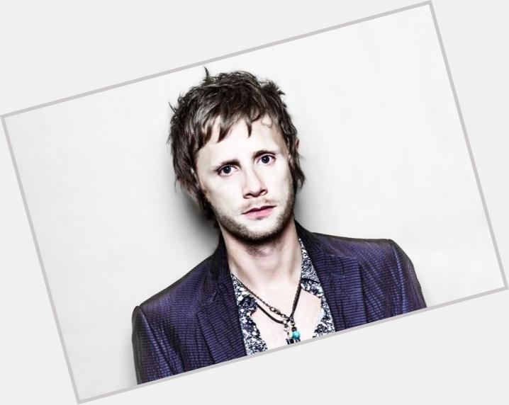 Доминик ховард. Доминик Ховард Инстаграм. Доминик Ховард с короной. "Dominic Howard" && ( исполнитель | группа | музыка | Music | Band | artist ) && (фото | photo).