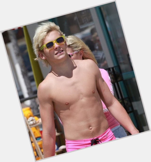 ross lynch belly button