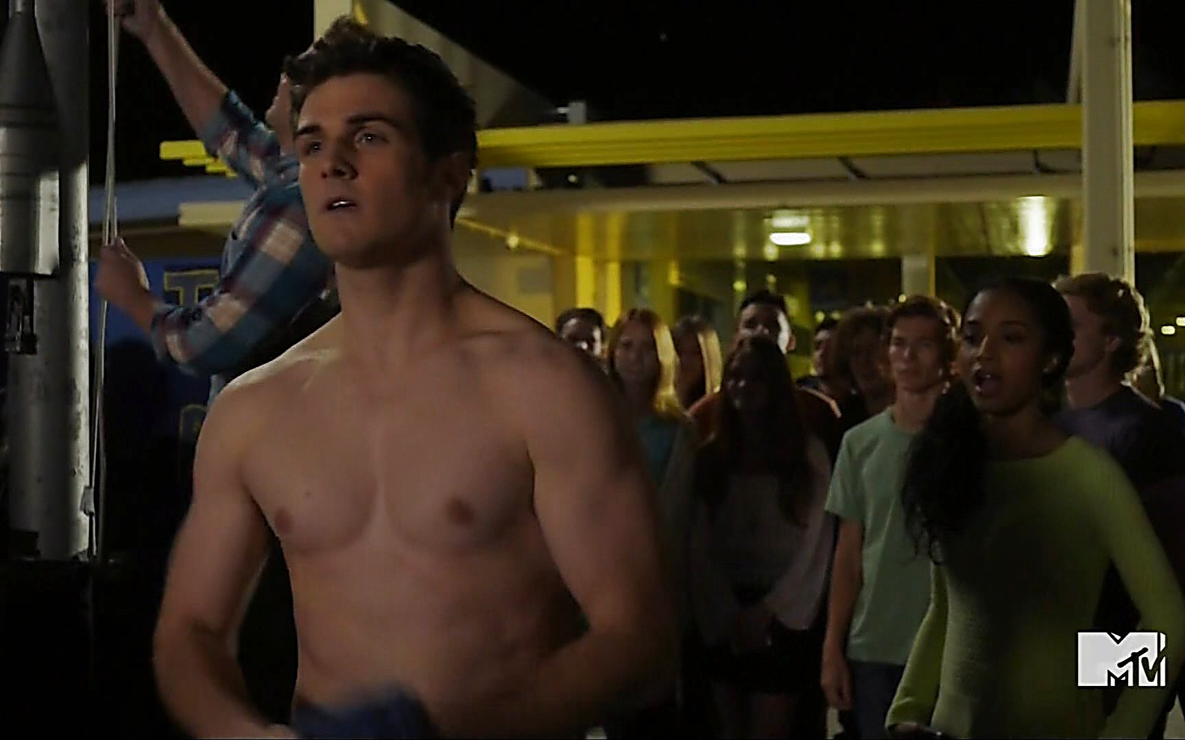 Beau Mirchoff sexy shirtless scene October 17, 2015, 9pm