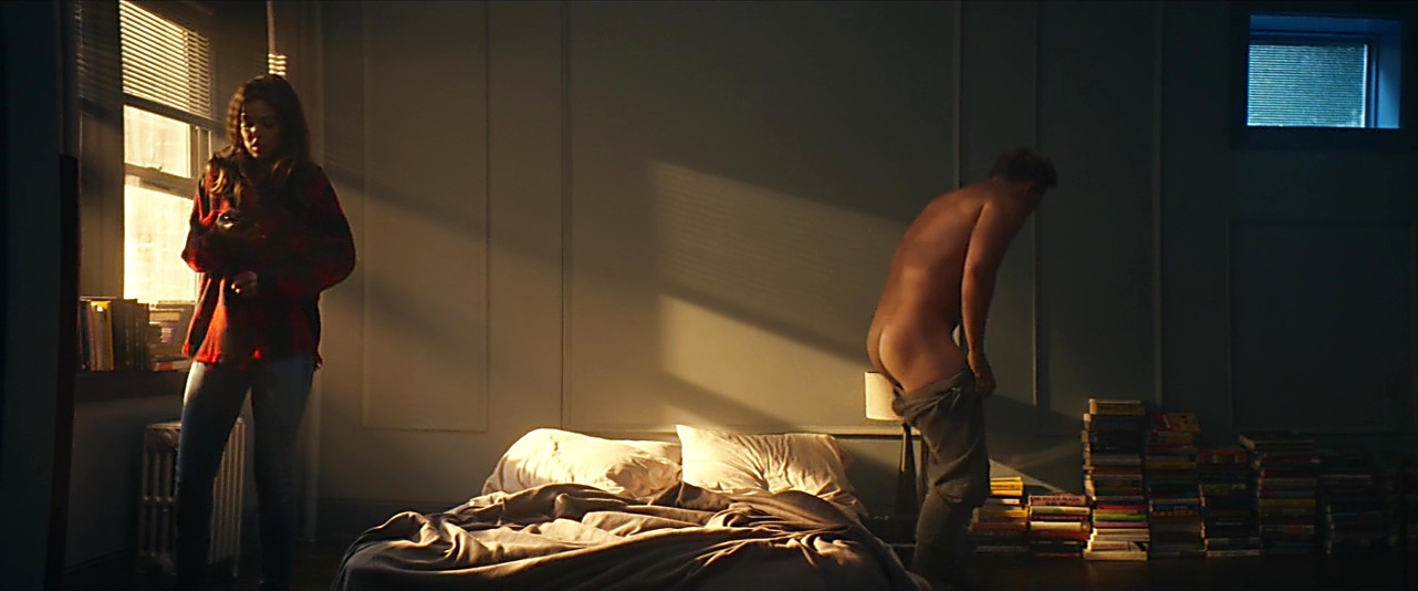 Billy Magnussen sexy shirtless scene November 22, 2018, 10am