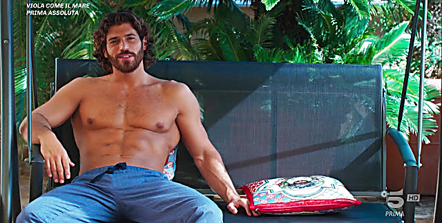 Can Yaman sexy shirtless scene October 10, 2022, 1am