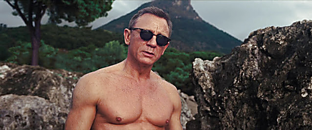 Daniel Craig sexy shirtless scene November 10, 2021, 6am