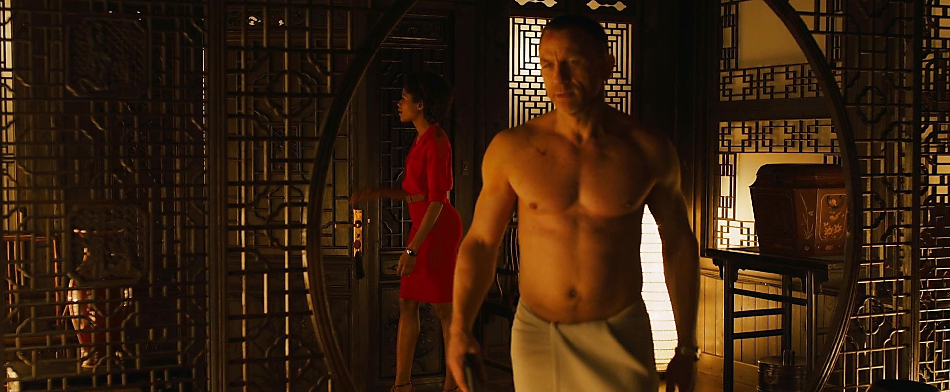 Daniel Craig sexy shirtless scene June 10, 2025, 7pm