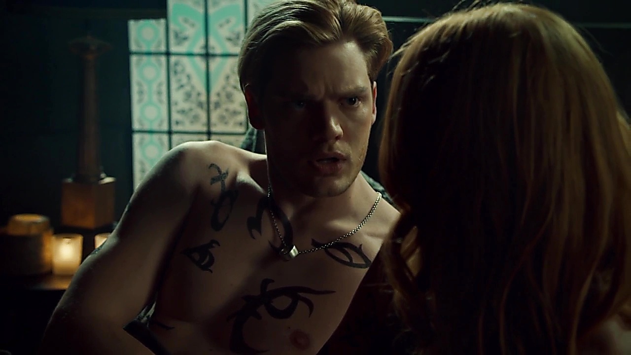 Dominic Sherwood sexy shirtless scene March 20, 2019, 2pm