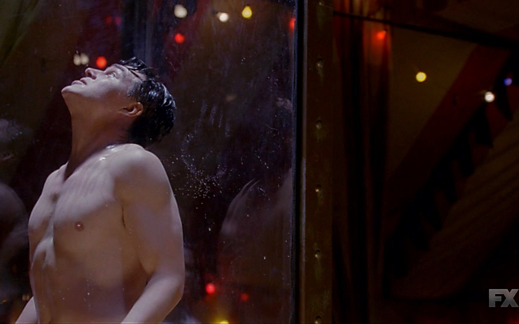 Slim Body: Finn Wittrock In American Horror Story4x13.