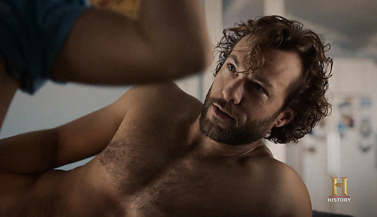 Kyle Schmid sexy shirtless scene January 26, 2017, 1pm