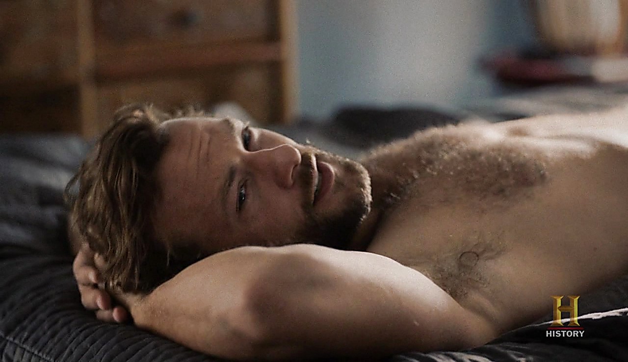 Kyle Schmid sexy shirtless scene January 26, 2017, 1pm