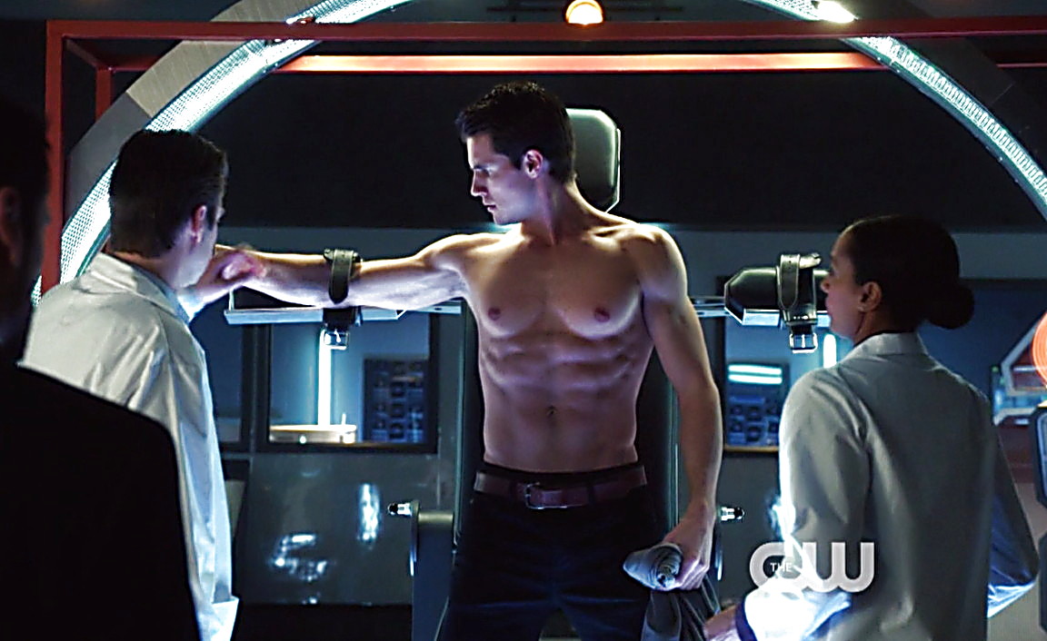 Robbie Amell sexy shirtless scene April 5, 2014, 9pm