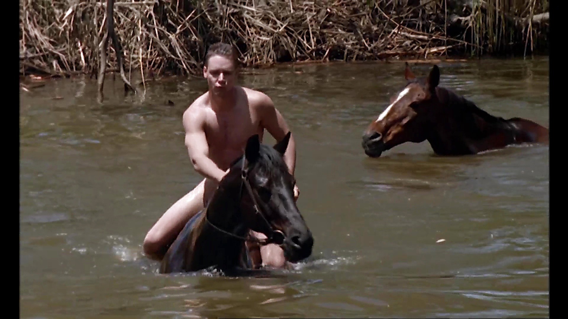Russell Crowe sexy shirtless scene April 24, 2025, 1pm