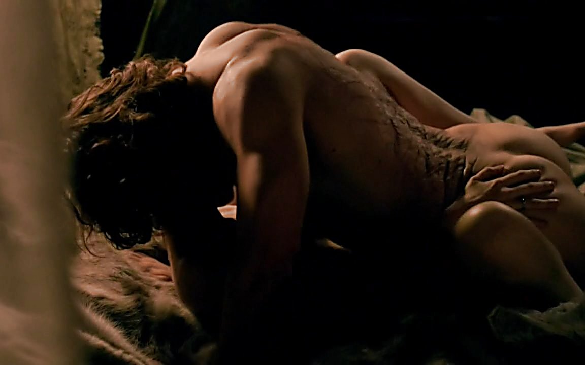 Athletic Body: Sam Heughan In Outlander.