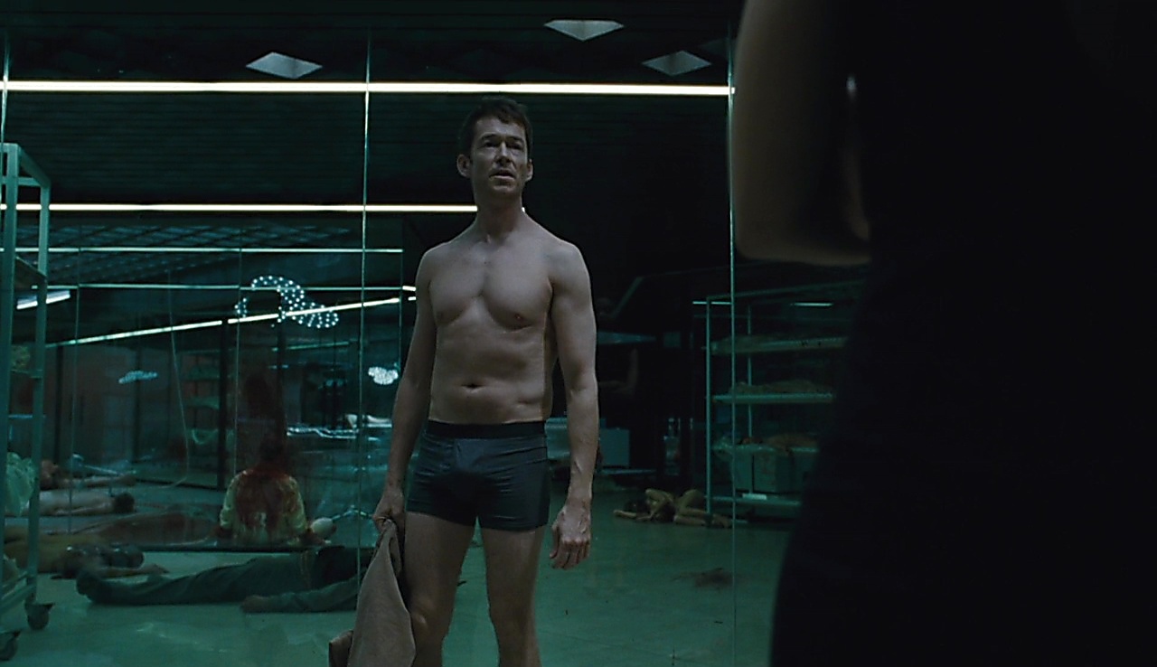 Gym Body: Simon Quarterman Westworld S02E01 2018 04 23.