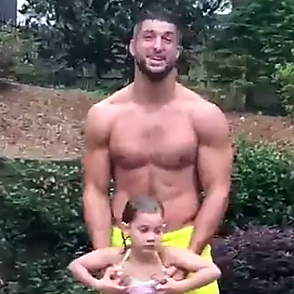 Tim Tebow latest sexy October 1, 2015, 7pm