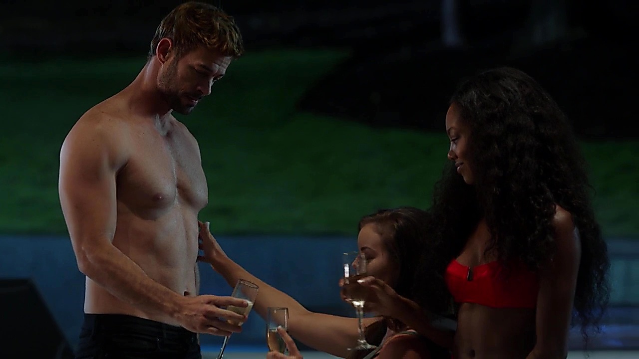 William Levy sexy shirtless scene September 27, 2018, 1pm
