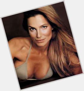 Alexandra Kamp Groeneveld Average body,  light brown hair & hairstyles