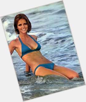 Cheryl Tiegs Average body,  dark brown hair & hairstyles