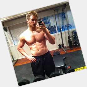 Chris Pratt light brown hair & hairstyles Athletic body, 