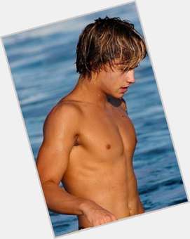 Dylan Sprouse Athletic body,  blonde hair & hairstyles