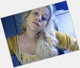 Georgia King Average body,  blonde hair & hairstyles