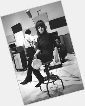 Grace Slick Average body,  dark brown hair & hairstyles