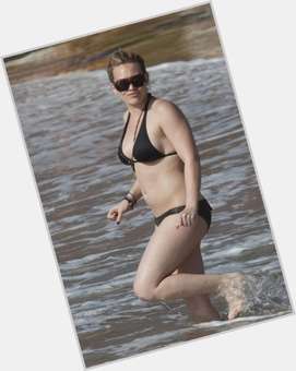Hilary Duff dyed blonde hair & hairstyles Voluptuous body, 
