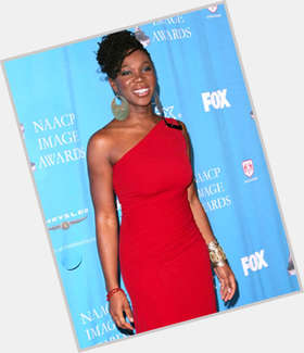 India Arie Average body,  dark brown hair & hairstyles