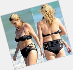 Kesha Average body,  blonde hair & hairstyles