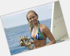 Laura Vandervoort blonde hair & hairstyles Athletic body, 