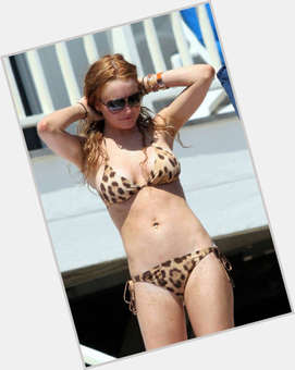 Lindsay Lohan red hair & hairstyles Average body, 