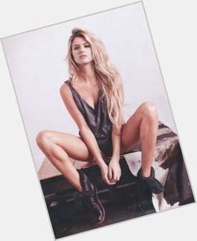 Maria Del Cerro Slim body,  dyed blonde hair & hairstyles