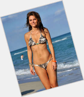 Maria Menounos Slim body,  light brown hair & hairstyles