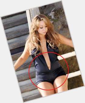 Mariah Carey Voluptuous body,  light brown hair & hairstyles