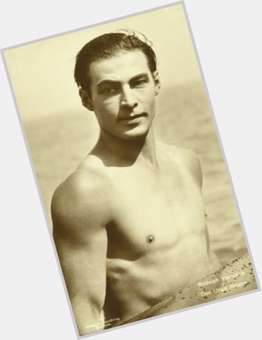 Rudolph Valentino dark brown hair & hairstyles Athletic body, 