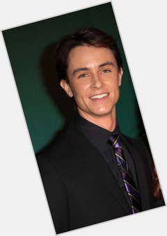 Ryan Kelley light brown hair & hairstyles Athletic body, 