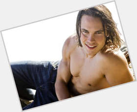 Taylor Kitsch Athletic body,  light brown hair & hairstyles