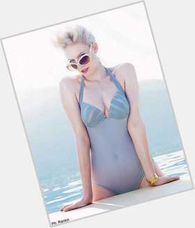 Tuuli Shipster Slim body,  blonde hair & hairstyles