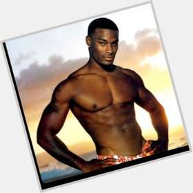 Tyson Beckford dark brown hair & hairstyles Bodybuilder body, 