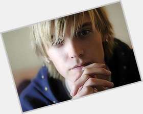 Alex Band Average body,  blonde hair & hairstyles