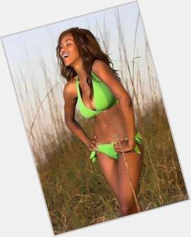 Alicia Fox dyed red hair & hairstyles Athletic body, 