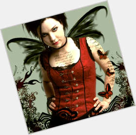 Amy Lee dyed black hair & hairstyles Voluptuous body, 