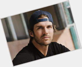 Barry Zito dark brown hair & hairstyles Athletic body, 