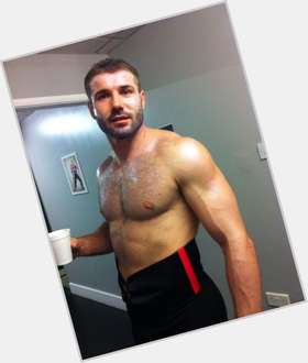 Ben Cohen Athletic body,  light brown hair & hairstyles