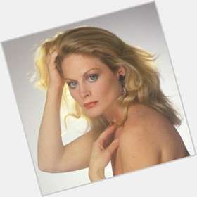 Beverly D Angelo Average body,  blonde hair & hairstyles