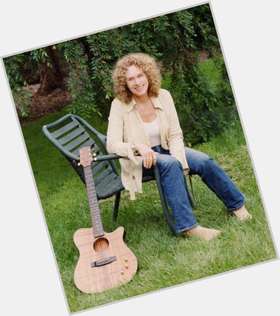 Carole King Average body,  blonde hair & hairstyles