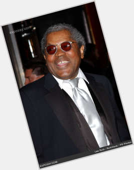 Clarence Williams Iii Average body,  salt and pepper hair & hairstyles
