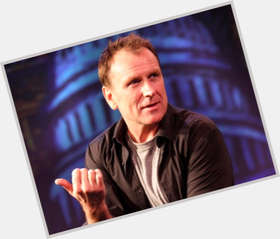 Colin Quinn Average body,  light brown hair & hairstyles