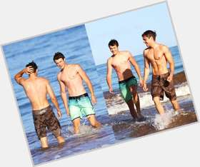 Dylan Efron Slim body,  light brown hair & hairstyles