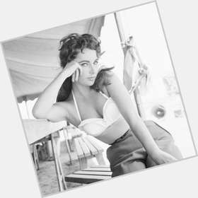 Elizabeth Taylor Voluptuous body,  dark brown hair & hairstyles