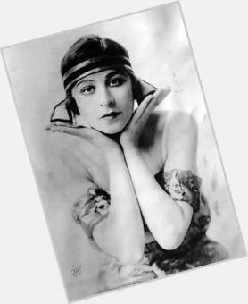 Fanny Brice Slim body,  dark brown hair & hairstyles